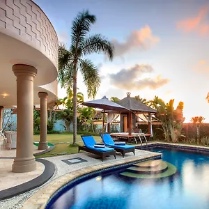 The Beverly Hills Bali A Luxury فيلة